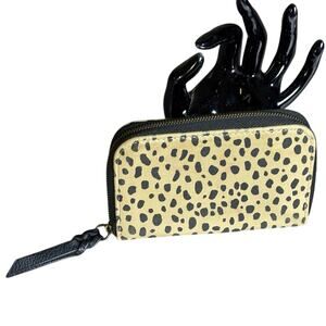 Beige Cheetah Universal Thread Wristlet Wallet